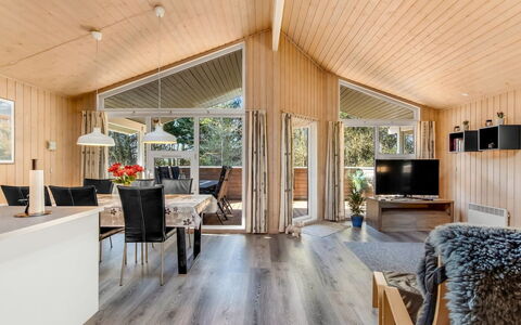 Liina - 3Km from the Sea: Madera, Casa, Cabaña, Techo, Diseño De Interiores, Suelos De Madera, Sala, Madera Dura, Tablón, Cuarto De Troncos