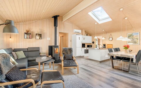 Liina - 3Km from the Sea: Madera, Diseño De Interiores, Techo, Mueble, Piso, Sala, Casa, Habitación, Suelos De Madera, Sofá