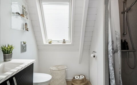 Elida - 18Km to the Fjord: Arreglo De Tubería, Diseño De Interiores, Piso, Suelo, Techo, Plomería, Baño, Lavabo, Grifo, Baño