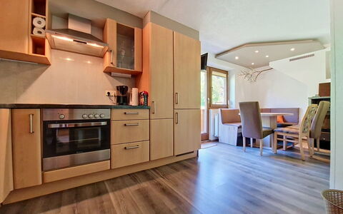 Arzl im Pitztal 15: Mueble, Diseño De Interiores, Piso, Madera, Cocina, Suelo, Gabinetes, Techo, Mostrador, Aparato De Cocina