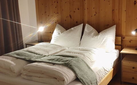 Ferienwohnung Schof: Mueble, Madera, Piso, Habitación, Diseño De Interiores, Suelo, Cama, Encendiendo, Sábana, Lecho
