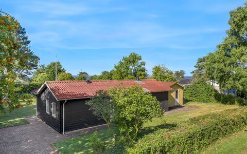 Kora - 300M from the Sea: Hierba, Arbusto, Casa, Cabaña, Casa, El Terreno Del Lote, Área Rural, Cobertura Del Suelo, Jardín