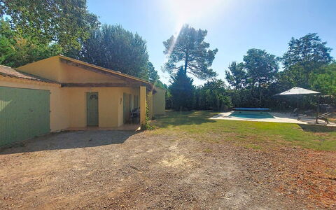 La Jeansarde: Barrio Residencial, Casa, Inmuebles, Sombra, Césped, Jardín, Yarda, Patio Interior, Paisajismo, Casa De Campo