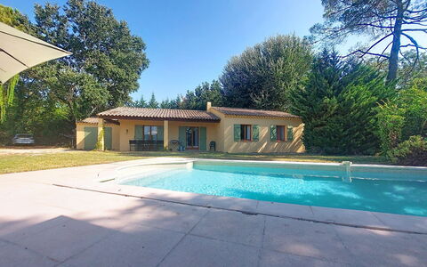 La Jeansarde: Azul, Piscina, Barrio Residencial, Casa, Inmuebles, Sombra, Paisajismo, Patio Interior, Recurso, Hacienda