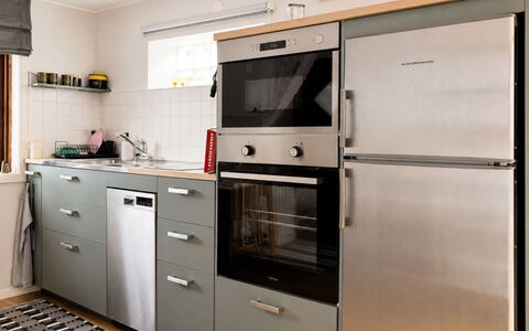 Solgläntan: Aparato De Cocina, Cocina, Electrodoméstico, Gabinetes, Electrodoméstico, Piso, Mostrador, Estufa De Cocina, Cajón, Mueble