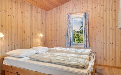 Hedwig - 120M to the Fjord: Habitación, Madera, Cama, Diseño De Interiores, Sábana, Lecho, Techo, Suelo, Piso, Marco De La Cama