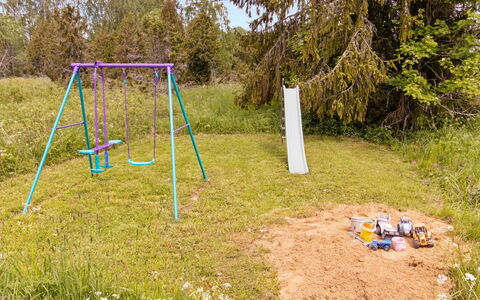 Niinimökki: Hierba, El Terreno Del Lote, Equipo De Juego Exterior, Césped, Jardín, Suelo, Bosque, Parque, Patio Interior
