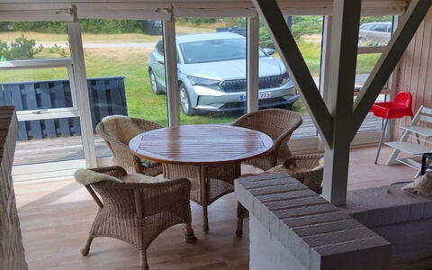 Meike - 750M from the Sea: Mueble, Madera, Silla, Suelo, Mesa, Piso, Porche, Techo, Mueble Para Exteriores, Madera Dura