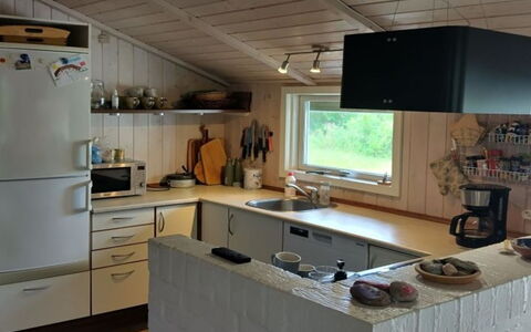 Meike - 750M from the Sea: Cocina, Aparato De Cocina, Mostrador, Madera, Piso, Diseño De Interiores, Electrodoméstico, Mueble, Gabinetes, Techo