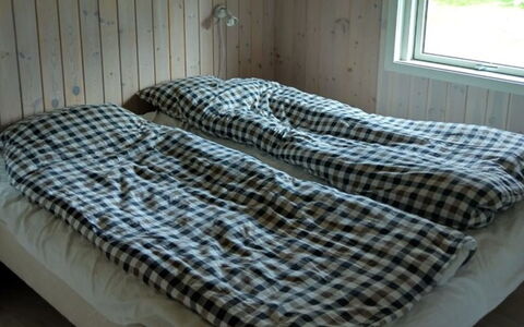 Meike - 750M from the Sea: Habitación, Mueble, Cama, Madera, Sábana, Lecho, Linos, Suelo, Piso, Marco De La Cama
