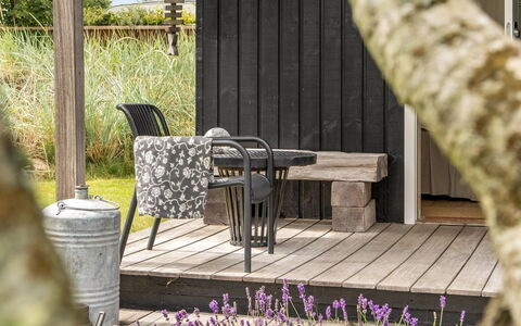 Tian - 1Km from the Sea: Madera, Mueble, Mueble Para Exteriores, Jardín, Cobertura Del Suelo, Madera Dura, Tablón, Mesa Al Aire Libre, Maceta