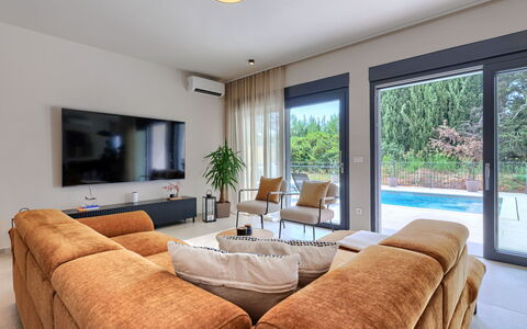 Riata: Mueble, Diseño De Interiores, Piso, Sofá, Suelo, Madera, Techo, Sala, Casa, Departamento
