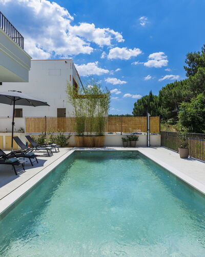 Riata: Piscina, Barrio Residencial, Material Compuesto, Recurso, Fuente De Agua, Eco Hotel, Sombra, Mueble Para Exteriores, Inmuebles, Villa