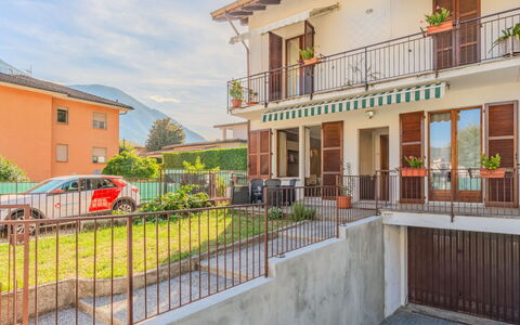 Casa Burli: Balcón, Barrio Residencial, Casa, Casa, Asentamientos Humanos, Porche, Cerca, Balaustre, Pretil, Villa