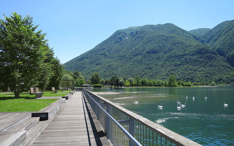 Casa Burli: Agua, Los Recursos Hídricos, Cuerpo De Agua, Camino Acuático, Banco, Corriente De Agua, Colina, Tierras Altas, Lago, Hill Station