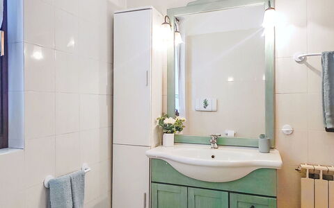 Casa Burli: Lavabo Del Baño, Arreglo De Tubería, Baño, Diseño De Interiores, Lavabo, Piso, Mueble De Baño, Espejo, Grifo, Suelo