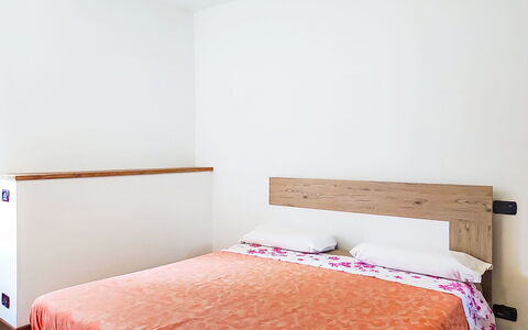 Casa Olivee: Cama, Diseño De Interiores, Habitación, Mueble, Pared, Lecho, Sábana, Suelo, Piso, Madera