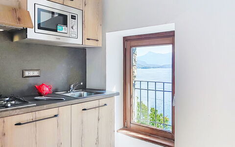 Casa Olivee: Habitación, Departamento, Balcón, Manchas De Madera, Fregadero, Madera Dura, Silla, Arreglo De Tubería, Cocina, Lavabo