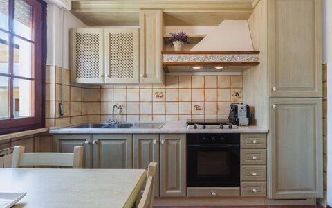 La Casa di Margot: Cocina, Aparato De Cocina, Gabinetes, Mostrador, Electrodoméstico, Madera, Diseño De Interiores, Mueble, Piso, Electrodoméstico