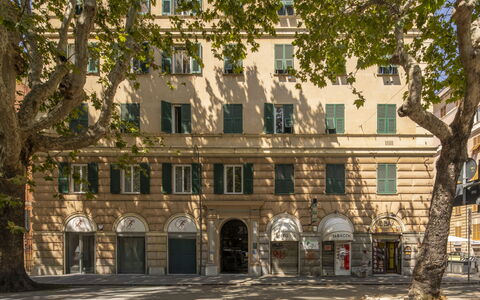 La Terrazza in Centro, Genova: Edificio, Ciudad, Fachada, Arquitectura, Barrio, Departamento, Condominio, Diseño Urbano, Uso Mixto, Hotel