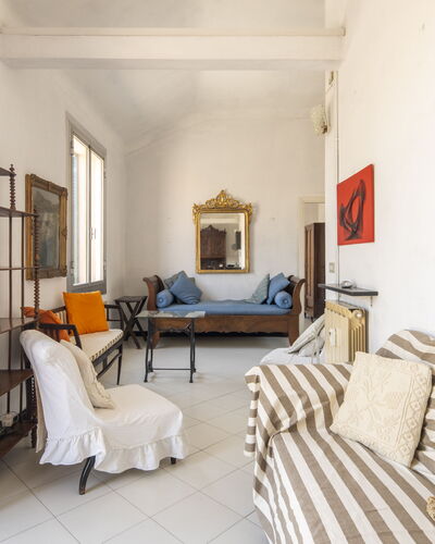 La Terrazza in Centro, Genova: Mueble, Diseño De Interiores, Pared, Piso, Suelo, Madera, Habitación, Techo, Sofá, Sala
