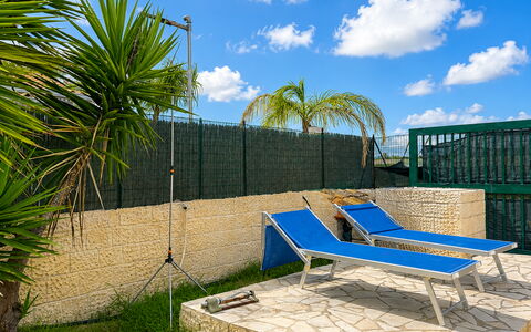 Villa Franca: Azul, Material Compuesto, Malla, Sombra, Cercado Eslabonado, Alambrador, Piscina, Cerca, Red, Paisajismo