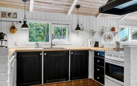 Florida - from the Sea: Cocina, Madera, Aparato De Cocina, Mostrador, Piso, Gabinetes, Electrodoméstico, Estufa De Cocina, Electrodoméstico, Manchas De Madera