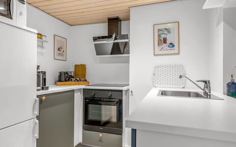Eike - from the Sea: Cocina, Aparato De Cocina, Mostrador, Electrodoméstico, Diseño De Interiores, Piso, Mueble, Madera, Techo, Electrodoméstico