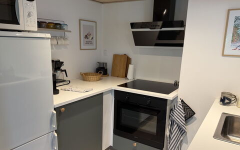 Eike - from the Sea: Aparato De Cocina, Electrodoméstico, Cocina, Piso, Gabinetes, Mostrador, Estufa De Cocina, Diseño De Interiores, Electrodoméstico, Mueble