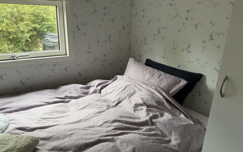 Eike - from the Sea: Habitación, Sábana, Suelo, Cama, Piso, Lecho, Linos, Textil, Mueble, Diseño De Interiores