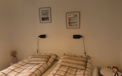 Eike - from the Sea: Mueble, Habitación, Diseño De Interiores, Cama, Madera, Sábana, Techo, Lecho, Textil, Suelo