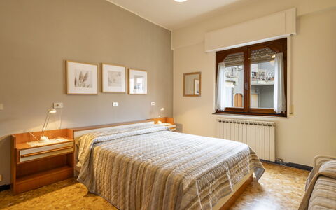 Nautilus: Diseño De Interiores, Cama, Habitación, Sábana, Habitación, Piso, Suelo, Techo, Mueble, Lecho