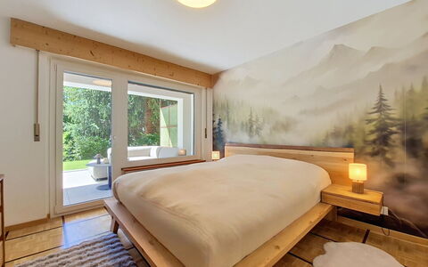 Les Ambassadeurs B 3: Diseño De Interiores, Habitación, Cama, Mueble, Madera, Piso, Sábana, Suelo, Lecho, Techo