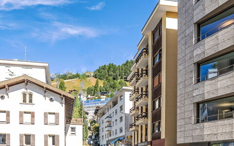 Chesa Zentrum 10B: Edificio, Ventana, Ciudad, By, Arquitectura, Barrio, Departamento, Barrio Residencial, Diseño Urbano, Asentamientos Humanos