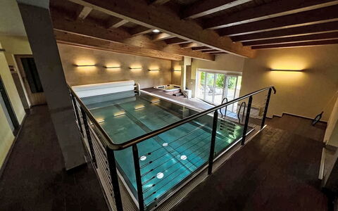 Wellness Retreat Labská: Piso, Techo, Piscina, Recurso, Hotel, Lámpara