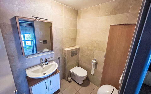 Wellness Retreat Labská: Arreglo De Tubería, Piso, Suelo, Baño, Diseño De Interiores, Lavabo, Plomería, Grifo, Baño, Lavabo Del Baño