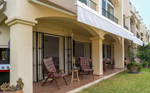 La Quinta Hills: Balcón, Sombra, Manchas De Madera, Estructura Al Aire Libre, Mueble Para Exteriores, Porche, Silla, Villa, Planta De Casa, Hacienda