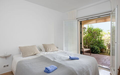 La Quinta Hills: Pared, Madera, Diseño De Interiores, Mueble, Habitación, Suelo, Cama, Piso, Techo, Habitación