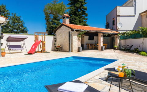 Villa Dominique: Piscina, Recurso, Mueble Para Exteriores, Ocio, Eco Hotel, Silla, Paraguas, Inmuebles, Sombra, Patio