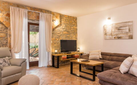 Villa Dominique: Mueble, Diseño De Interiores, Pared, Piso, Sofá, Madera, Suelo, Sala, Habitación, Encendiendo
