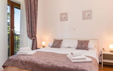 Villa Dominique: Diseño De Interiores, Mueble, Habitación, Suelo, Linos, Habitación, Cama, Cortina, Departamento, Sábana