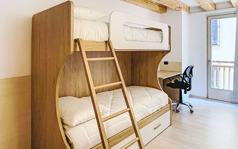 Rugia: Litera, Madera, Diseño De Interiores, Habitación, Mueble, Piso, Suelo, Cama, Lecho, Marco De La Cama
