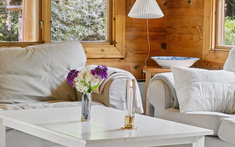 Greta - 1.7Km from the Sea: Mueble, Diseño De Interiores, Piso, Suelo, Madera, Mesa, Sala, Encendiendo, Sofá, Textil