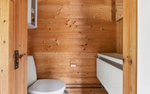 Greta - 1.7Km from the Sea: Pared, Piso, Madera, Suelo, Arreglo De Tubería, Diseño De Interiores, Manchas De Madera, Techo, Habitación, Baño