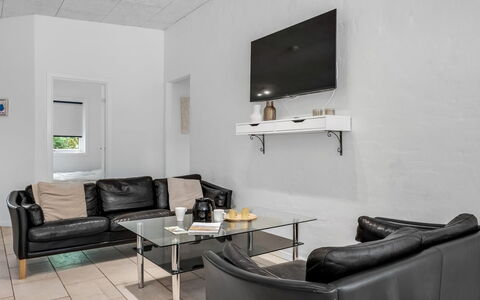 Carlina - from the Sea: Mueble, Diseño De Interiores, Pared, Sofá, Piso, Sala, Suelo, Techo, Encendiendo, Habitación