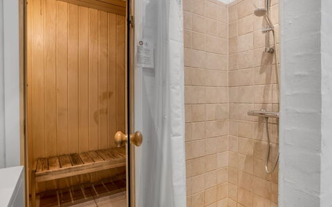 Carlina - from the Sea: Piso, Pared, Suelo, Madera, Baño, Diseño De Interiores, Ducha, Arreglo De Tubería, Alcachofa De La Ducha, Plomería