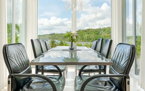 Am Seeufer: Mueble, Diseño De Interiores, Mesa, Silla, Piso, Comedor, Techo, Suelo, Encendiendo, Habitación