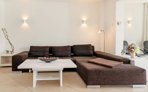 Am Seeufer: Mueble, Sofá, Diseño De Interiores, Piso, Madera, Sala, Suelo, Casa, Mesa, Suelos De Madera