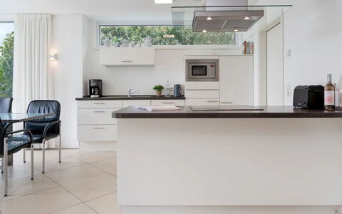 Am Seeufer: Diseño De Interiores, Mueble, Piso, Mostrador, Cocina, Suelo, Techo, Gabinetes, Lámpara, Encendiendo