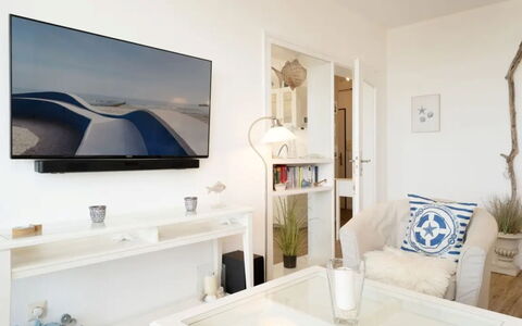 Meeresblick Ankerplatz 84: Dispositivo Electronico, Mueble, Televisión, Diseño De Interiores, Set De Televisión, Sala, Sofá, Habitación